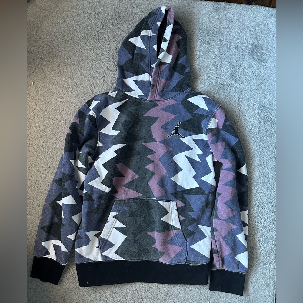 Jordan Zigzag Pattern Hoodie in Black, Gray, and Purple youth L